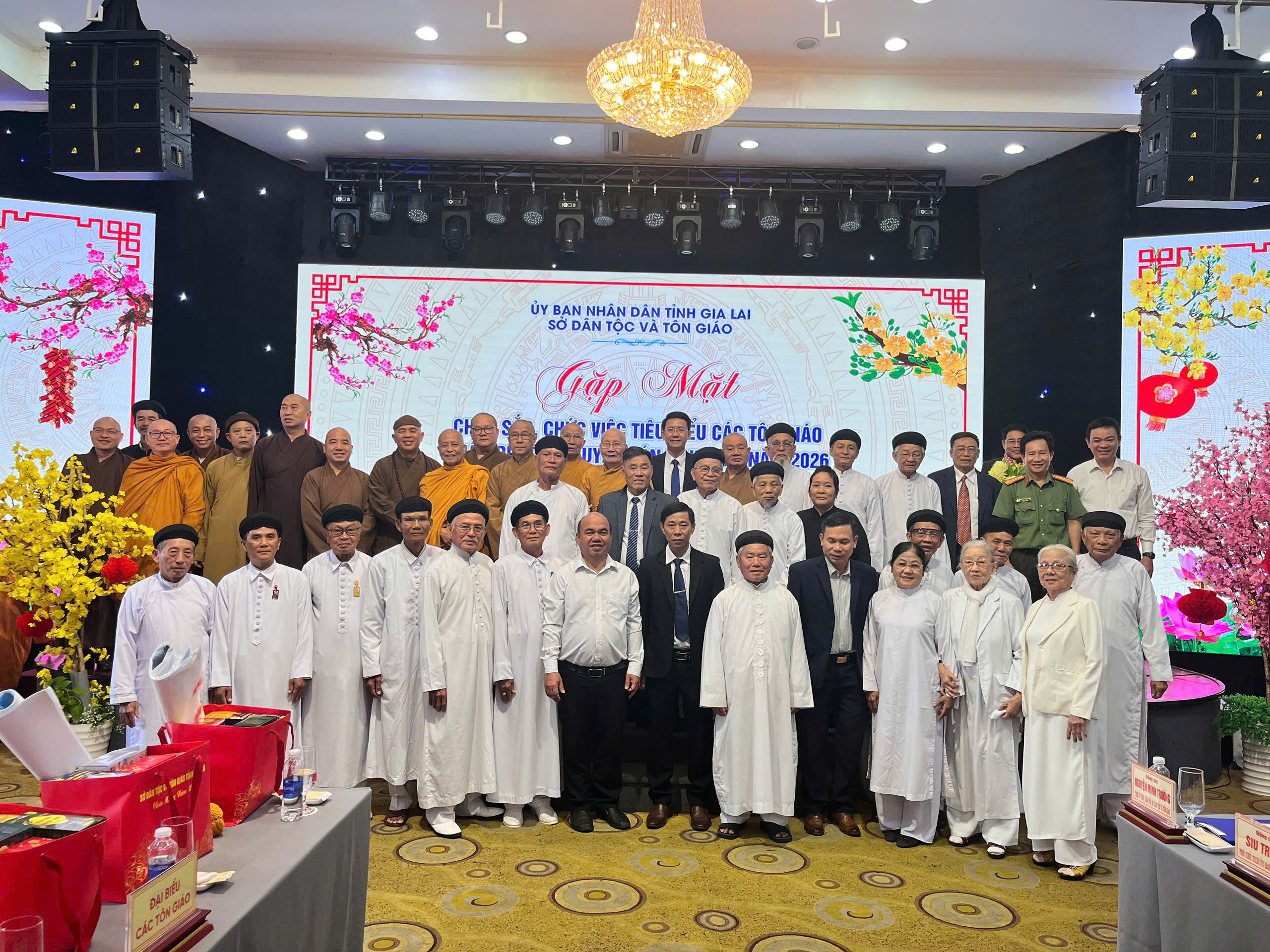 Gặp mặt chức sắc, chức việc tiêu biểu các tôn giáo nhân dịp Tết nguyên đán Bính Ngọ năm 2026.